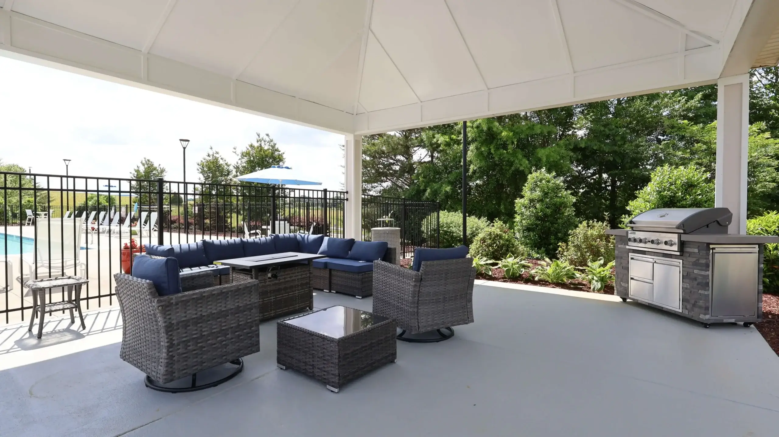 Fairway Village - Out door Sitting Area